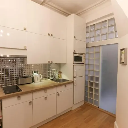 Superb Cosy Studio In The Marais Paris