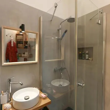 Superb Cosy Studio In The Marais Paris